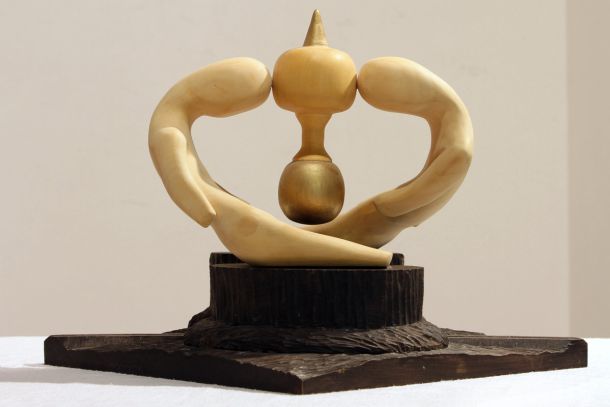 Skulptur von Holzbildhauer W.R. Hell "Verschmelzung"